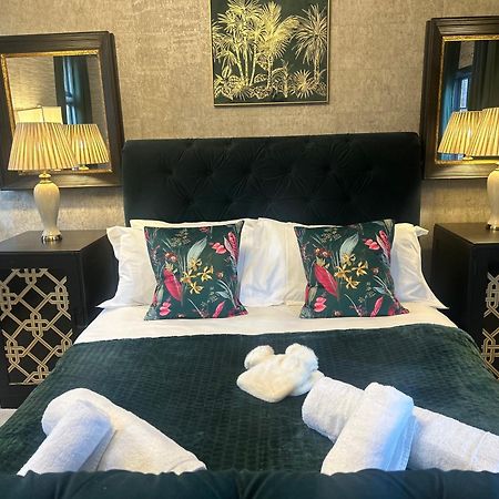 Park View Is A Beautiful Whole Entire House Close To Town Centre, Sleeps 8 In 4 Rooms, 2 Doubles And 4 Single Beds With 2 Shower Rooms, Available For Holidays, Insurance Stays, Trades People, Contractors, Pets Welcome Wisbech Luaran gambar