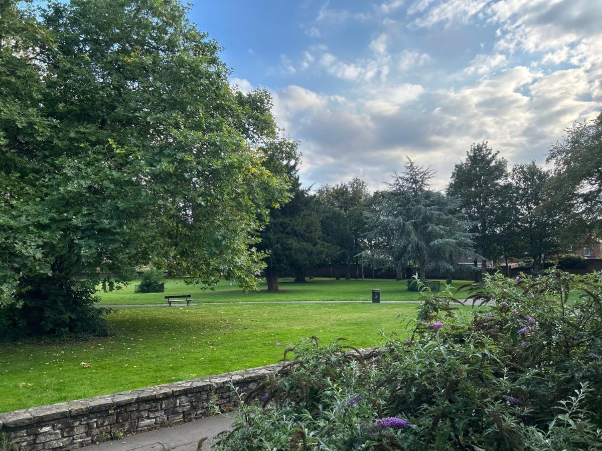 Park View Is A Beautiful Whole Entire House Close To Town Centre, Sleeps 8 In 4 Rooms, 2 Doubles And 4 Single Beds With 2 Shower Rooms, Available For Holidays, Insurance Stays, Trades People, Contractors, Pets Welcome Wisbech Luaran gambar
