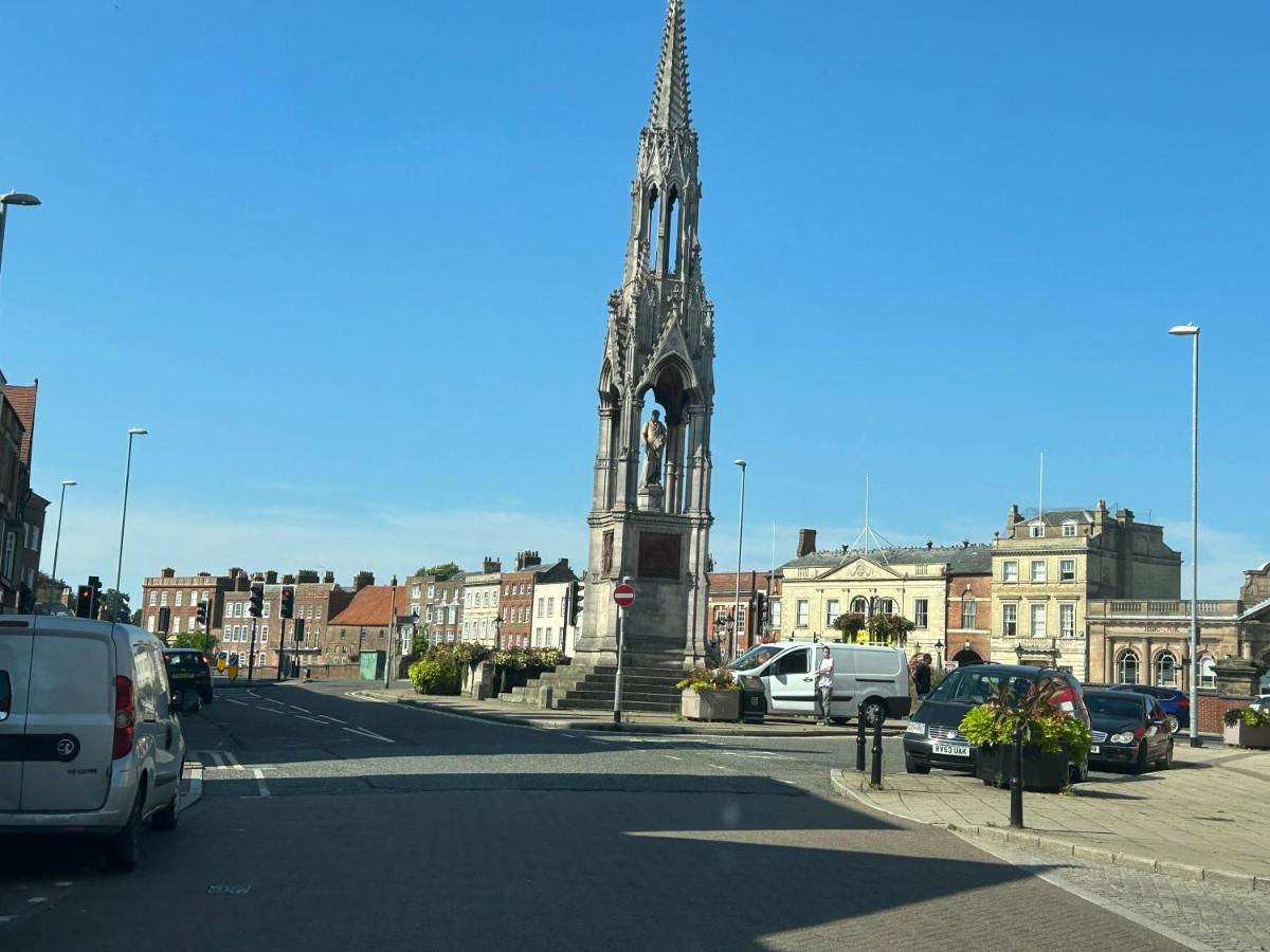 Park View Is A Beautiful Whole Entire House Close To Town Centre, Sleeps 8 In 4 Rooms, 2 Doubles And 4 Single Beds With 2 Shower Rooms, Available For Holidays, Insurance Stays, Trades People, Contractors, Pets Welcome Wisbech Luaran gambar