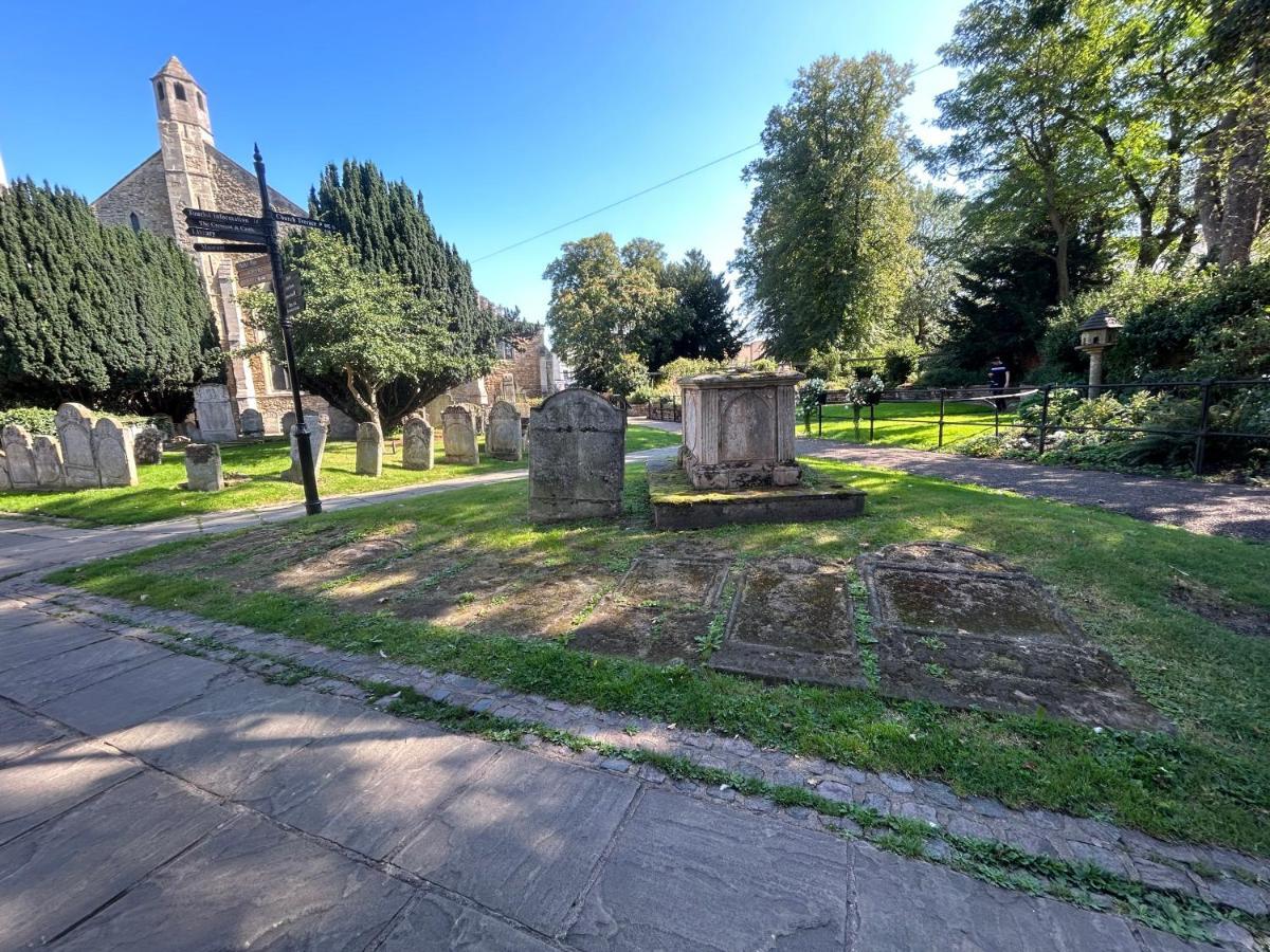Park View Is A Beautiful Whole Entire House Close To Town Centre, Sleeps 8 In 4 Rooms, 2 Doubles And 4 Single Beds With 2 Shower Rooms, Available For Holidays, Insurance Stays, Trades People, Contractors, Pets Welcome Wisbech Luaran gambar