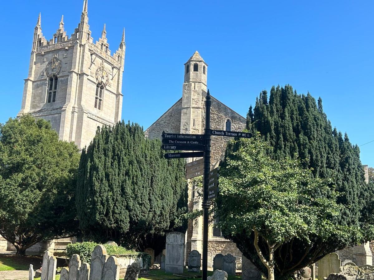 Park View Is A Beautiful Whole Entire House Close To Town Centre, Sleeps 8 In 4 Rooms, 2 Doubles And 4 Single Beds With 2 Shower Rooms, Available For Holidays, Insurance Stays, Trades People, Contractors, Pets Welcome Wisbech Luaran gambar