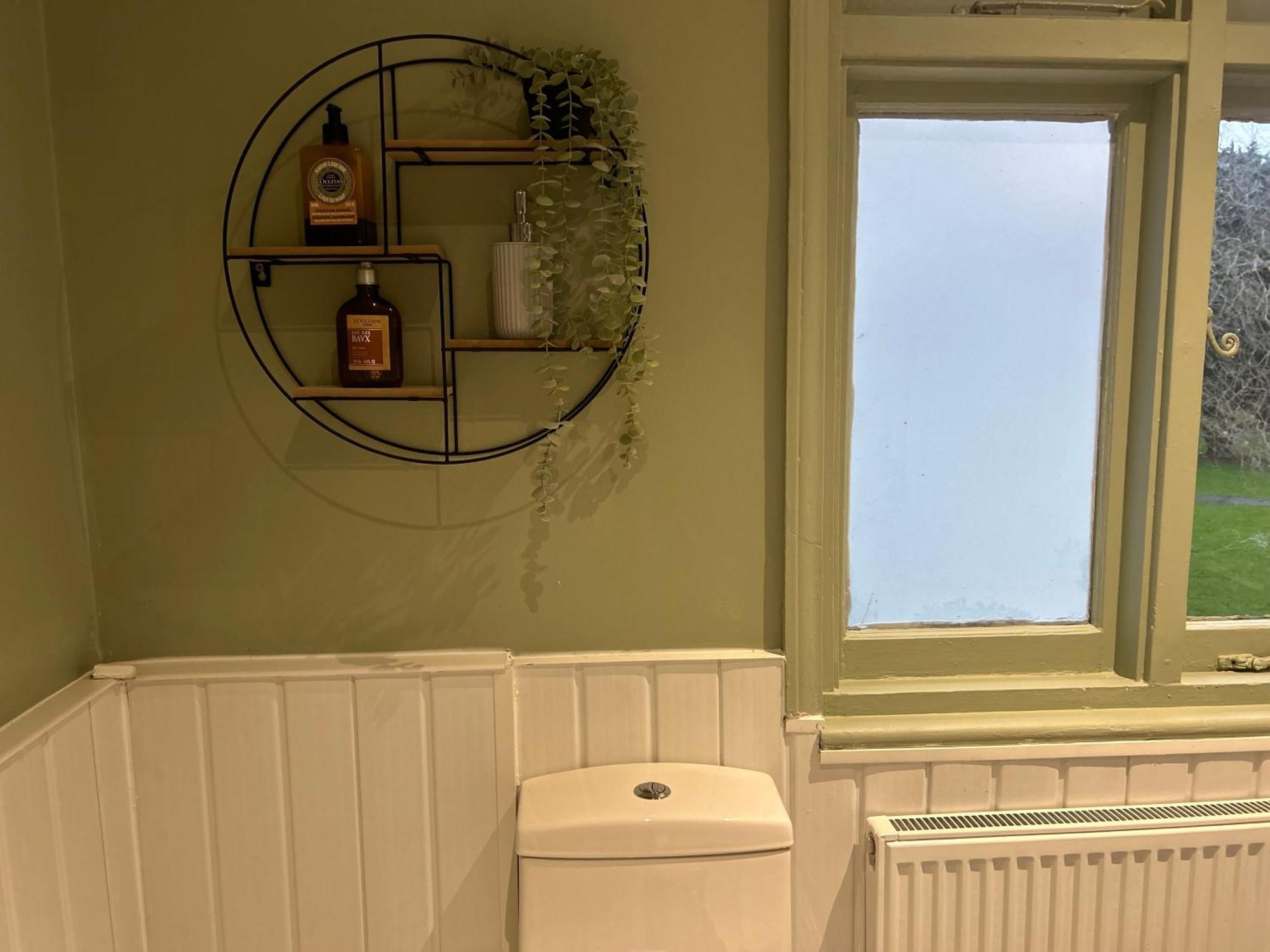 Park View Is A Beautiful Whole Entire House Close To Town Centre, Sleeps 8 In 4 Rooms, 2 Doubles And 4 Single Beds With 2 Shower Rooms, Available For Holidays, Insurance Stays, Trades People, Contractors, Pets Welcome Wisbech Luaran gambar