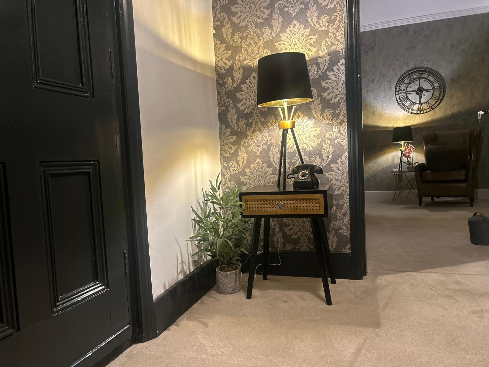Park View Is A Beautiful Whole Entire House Close To Town Centre, Sleeps 8 In 4 Rooms, 2 Doubles And 4 Single Beds With 2 Shower Rooms, Available For Holidays, Insurance Stays, Trades People, Contractors, Pets Welcome Wisbech Luaran gambar