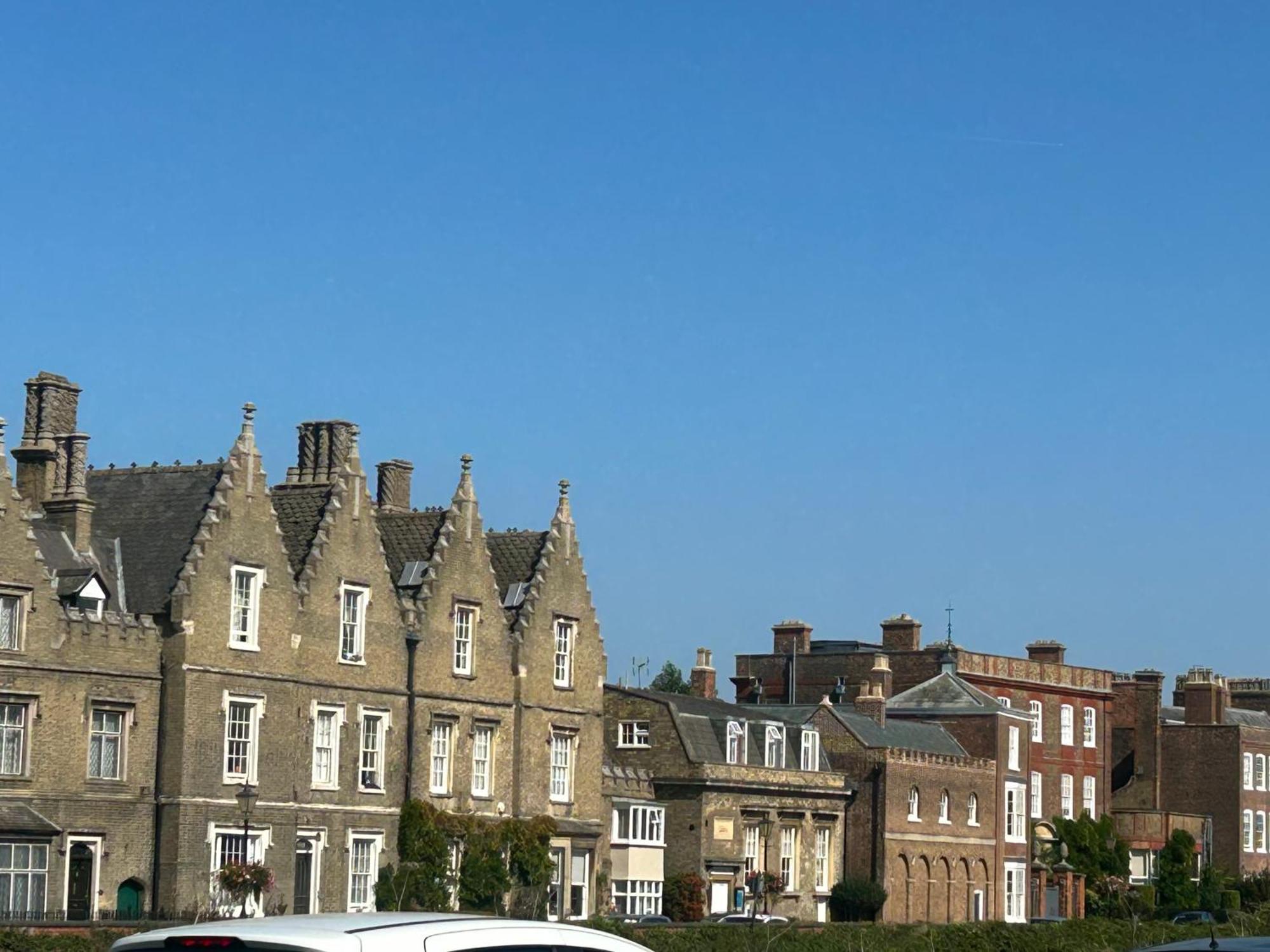 Park View Is A Beautiful Whole Entire House Close To Town Centre, Sleeps 8 In 4 Rooms, 2 Doubles And 4 Single Beds With 2 Shower Rooms, Available For Holidays, Insurance Stays, Trades People, Contractors, Pets Welcome Wisbech Luaran gambar