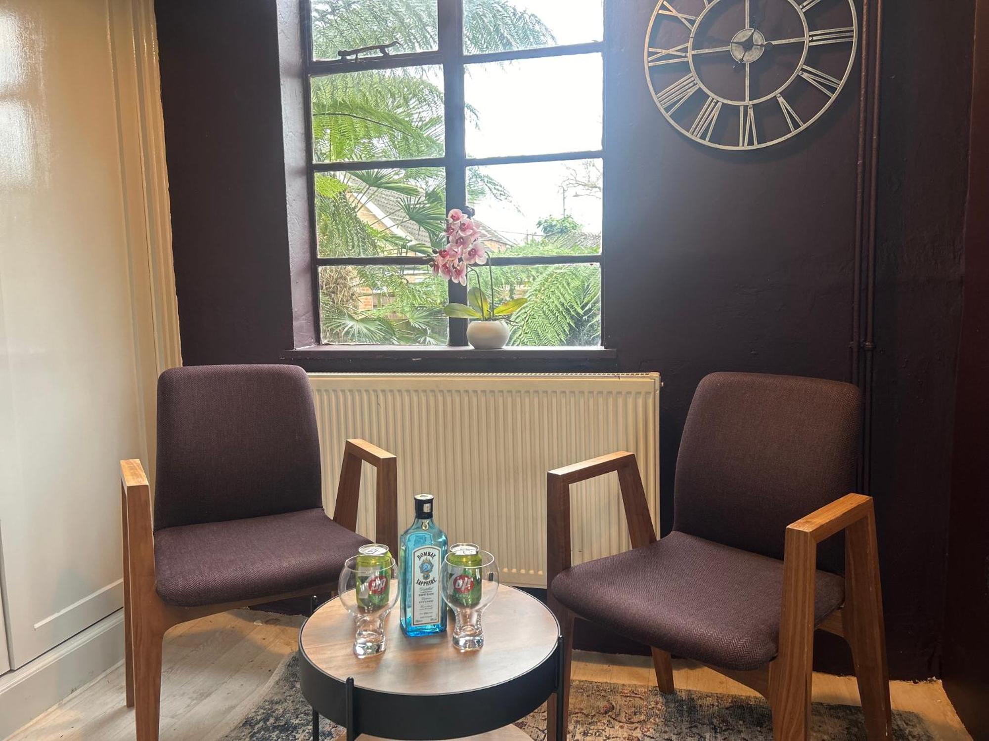 Park View Is A Beautiful Whole Entire House Close To Town Centre, Sleeps 8 In 4 Rooms, 2 Doubles And 4 Single Beds With 2 Shower Rooms, Available For Holidays, Insurance Stays, Trades People, Contractors, Pets Welcome Wisbech Luaran gambar