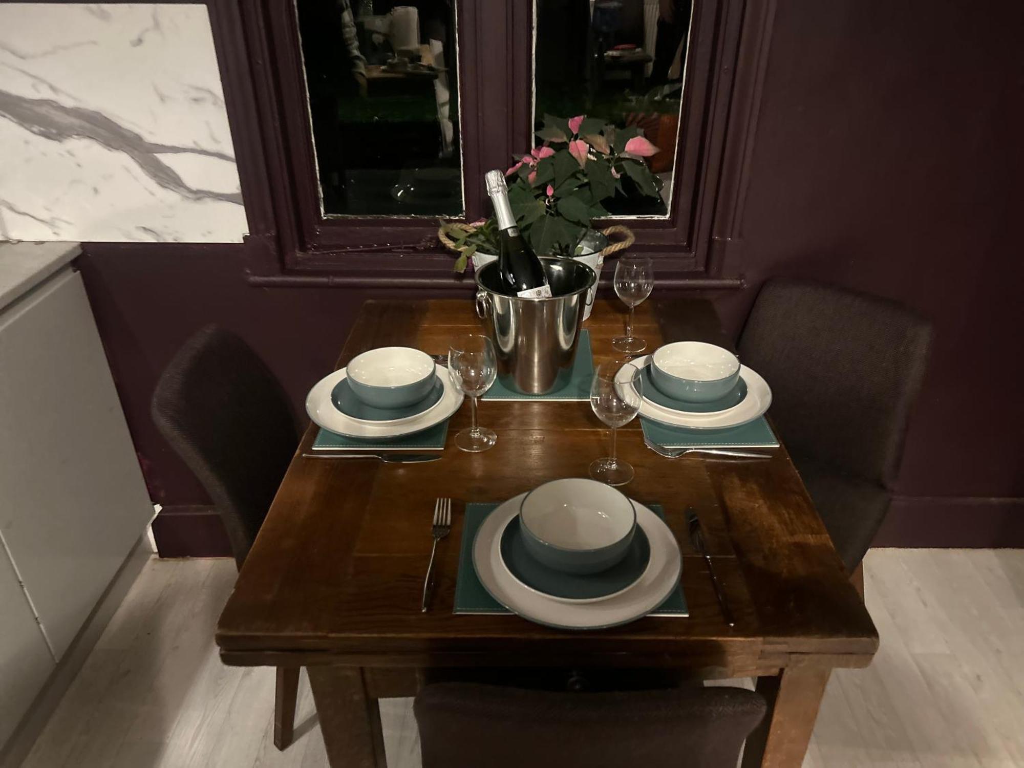 Park View Is A Beautiful Whole Entire House Close To Town Centre, Sleeps 8 In 4 Rooms, 2 Doubles And 4 Single Beds With 2 Shower Rooms, Available For Holidays, Insurance Stays, Trades People, Contractors, Pets Welcome Wisbech Luaran gambar