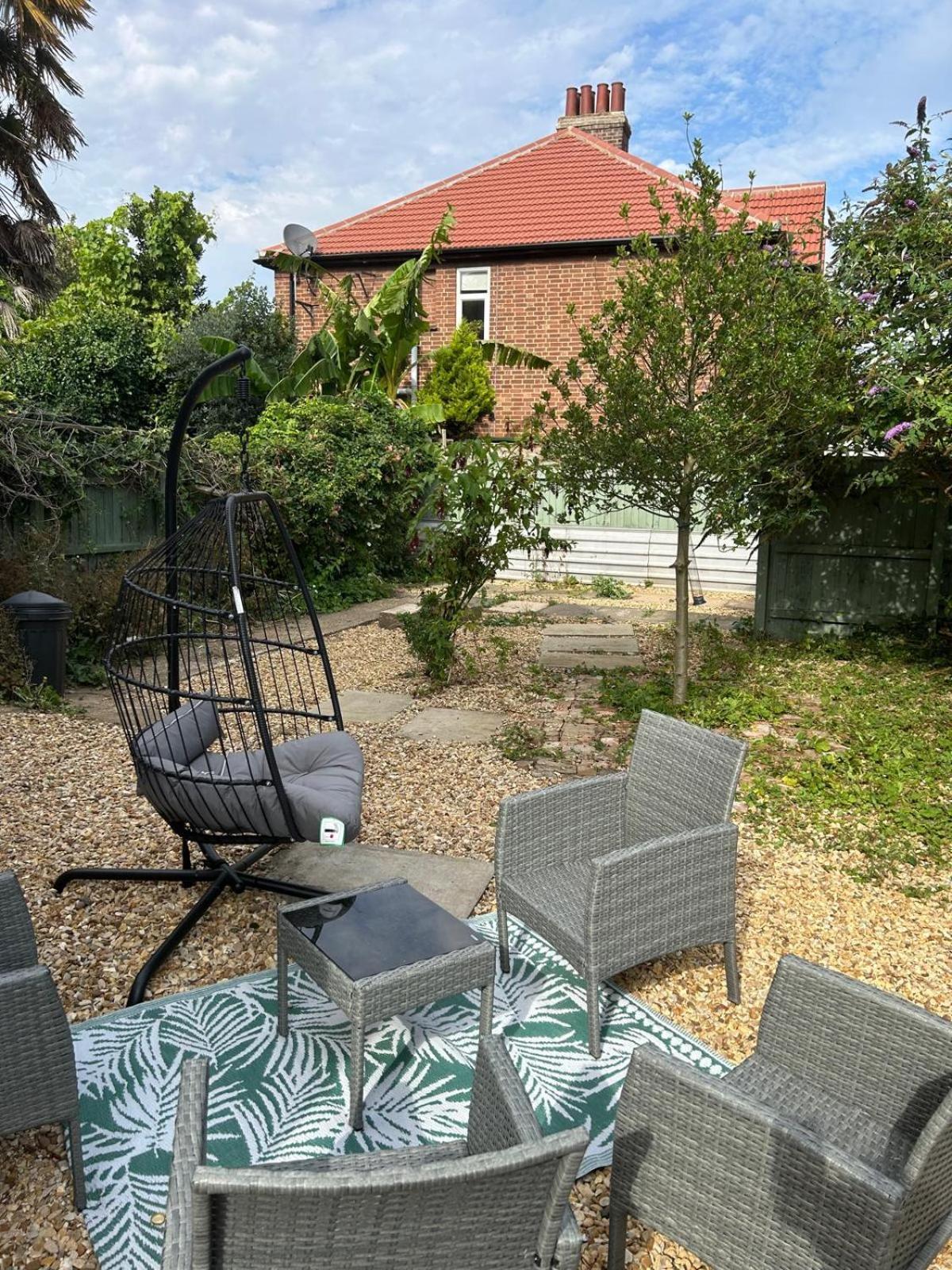 Park View Is A Beautiful Whole Entire House Close To Town Centre, Sleeps 8 In 4 Rooms, 2 Doubles And 4 Single Beds With 2 Shower Rooms, Available For Holidays, Insurance Stays, Trades People, Contractors, Pets Welcome Wisbech Luaran gambar